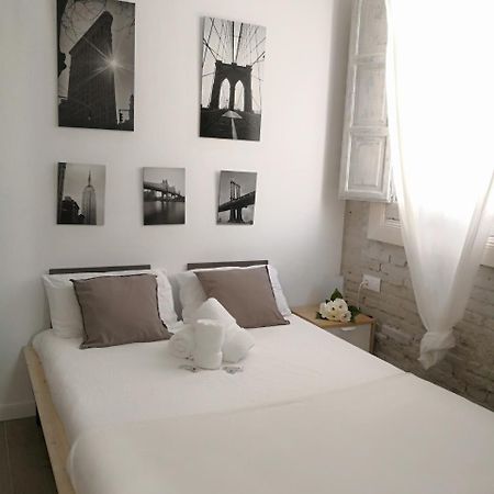 Suites By Eric Olsan Valencia Exterior photo
